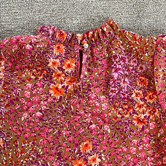 Multicolored Short Sleeve Ruffled Blouse - Picture 3 of 4